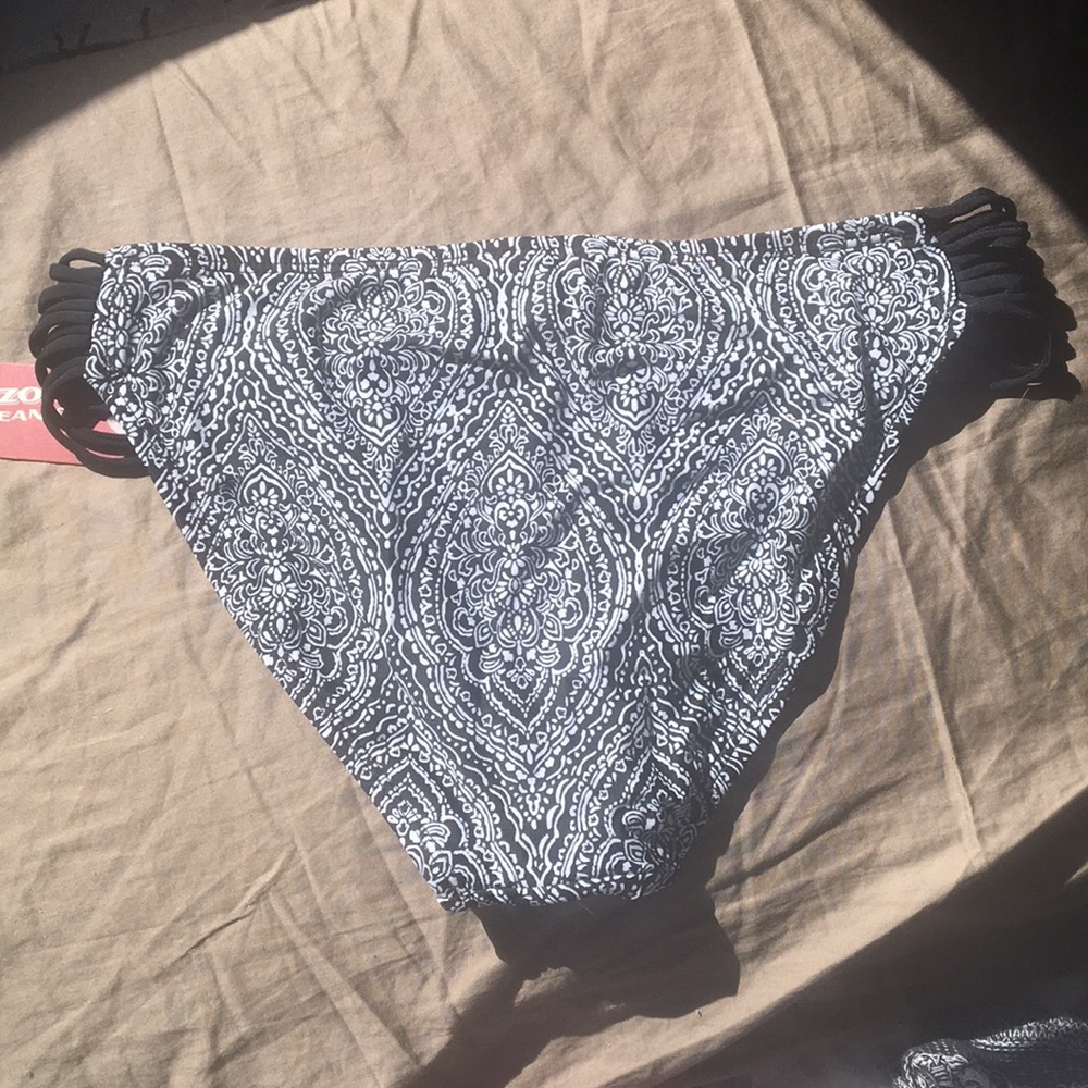 Black Zentangle style bikini bottoms!!